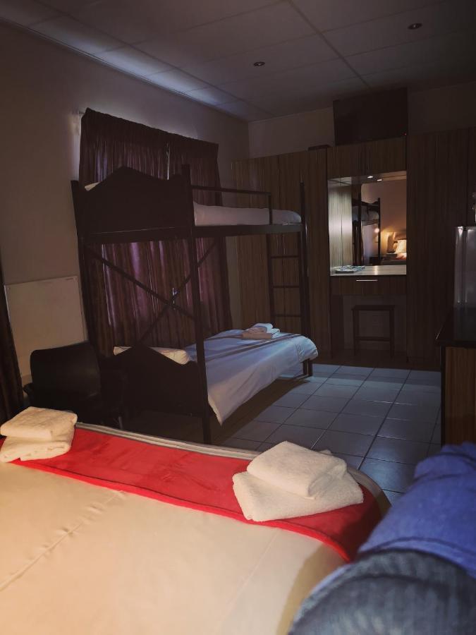 Aaa Rose Garden Guesthouse Mookgophong Exterior photo