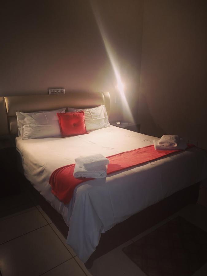 Aaa Rose Garden Guesthouse Mookgophong Exterior photo