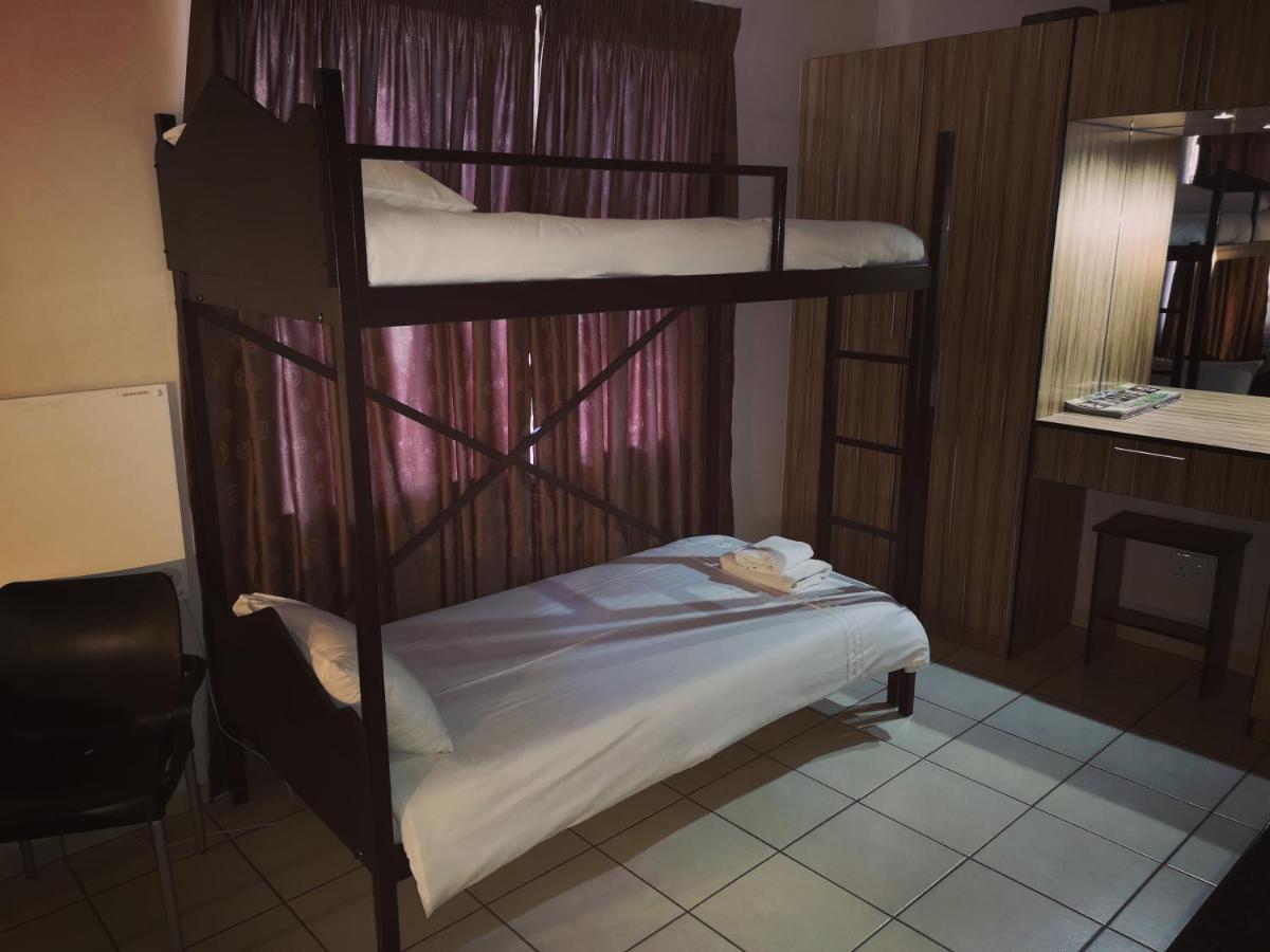 Aaa Rose Garden Guesthouse Mookgophong Exterior photo
