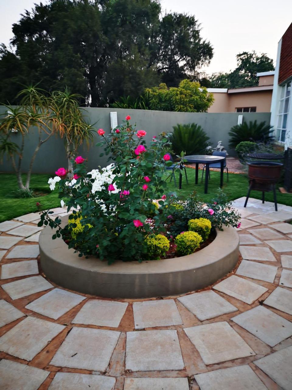 Aaa Rose Garden Guesthouse Mookgophong Exterior photo